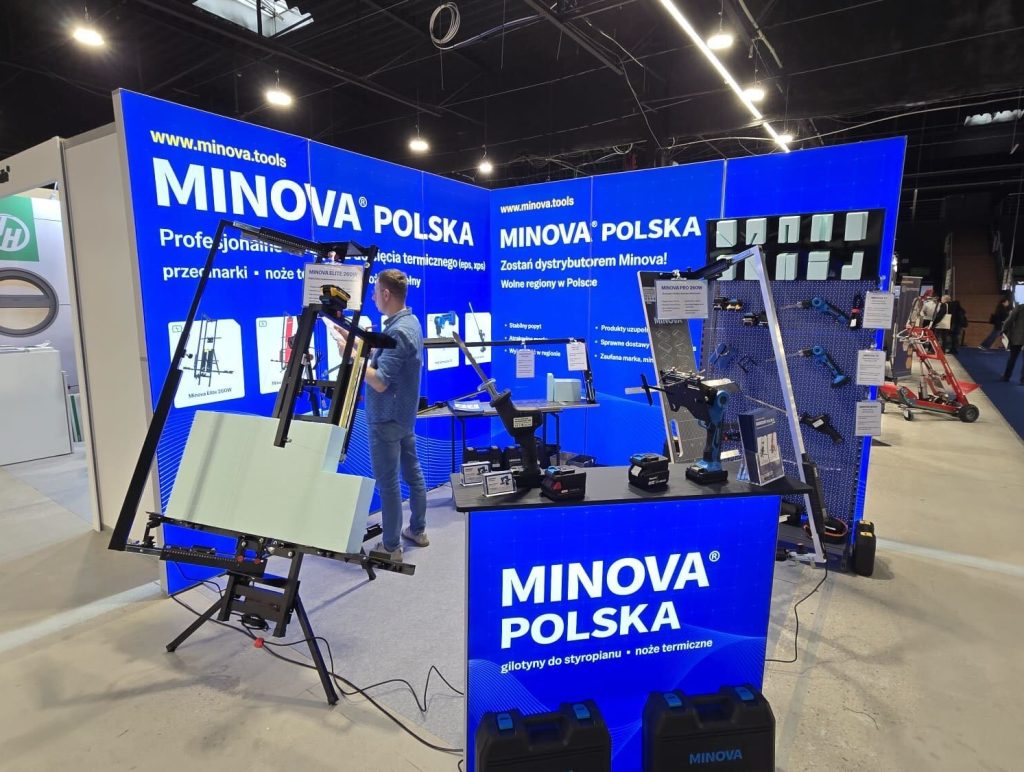 Stoisko Minova z przecinarkami do styropianu: producent narzędzi termicznych