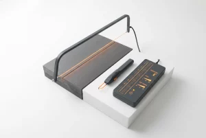 Professional header image for educational tutorial: Dlaczego XPS pod fundament i cokół tnie się inaczej niż EPS